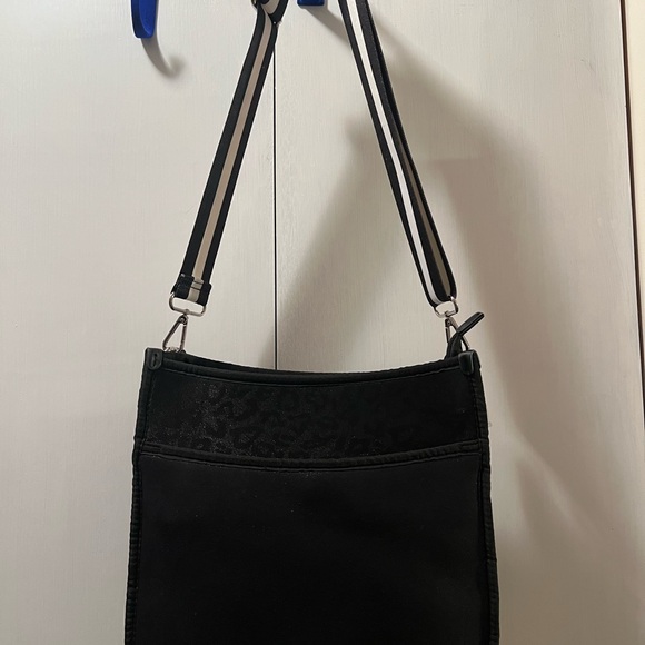 Jen & Co. black shimmer neoprene medium crossbody NWOT - Picture 5 of 13
